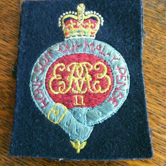 Vintage Royal Grenadier Guards Embroidered Gold Silver Blazer Badge Pocket Patch - Picture 1 of 16